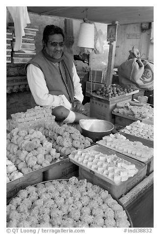 Man selling sweets and pastries. Jodhpur, Rajasthan, India (black and white)