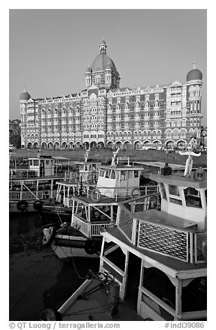 Tour boats in front of Taj Mahal Palace Hotel. Mumbai, Maharashtra, India (black and white)