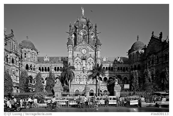 Victoria Terminus (Chhatrapati Shivaji Terminus), late afternoon. Mumbai, Maharashtra, India (black and white)