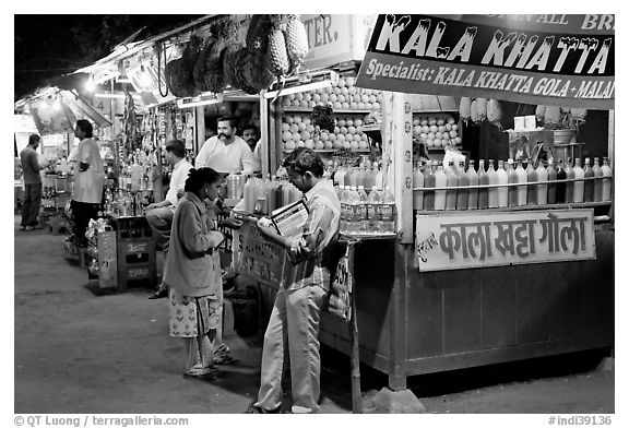 Drinks stall at night, Chowpatty Beach. Mumbai, Maharashtra, India (black and white)