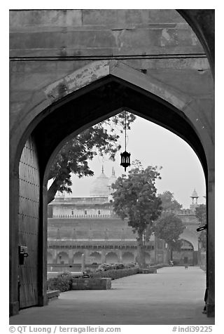 Gate and Moti Masjid in background, Agra Fort. Agra, Uttar Pradesh, India (black and white)