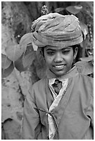 Boy with turban. Agra, Uttar Pradesh, India (black and white)