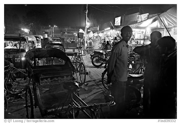 Cycle-rickshaws and vending booths at night, Agra cantonment. Agra, Uttar Pradesh, India (black and white)