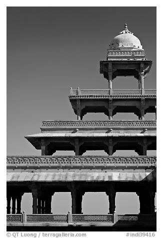 Stories reducing on the Panch Mahal. Fatehpur Sikri, Uttar Pradesh, India (black and white)