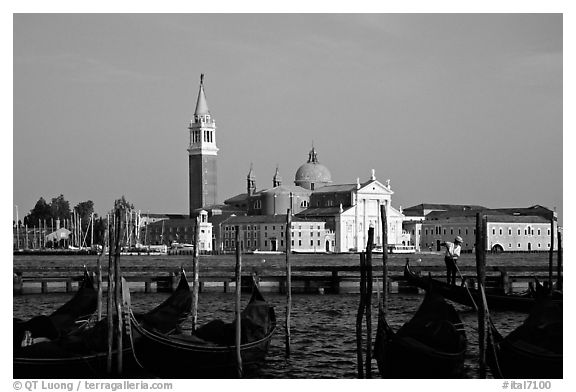 Gondolas, Canale della Guidecca, San Giorgio Maggiore church, late afternoon. Venice, Veneto, Italy (black and white)