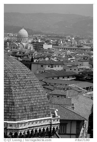 The city, with Dome by Brunelleschi in the foreground. Florence, Tuscany, Italy