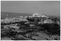 General view of town, perched on plateau. Orvieto, Umbria (black and white)