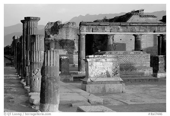 Edifici Amministrazione Publica, sunset. Pompeii, Campania, Italy (black and white)