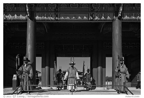 Guards at Heugnyemun gate, Gyeongbokgung. Seoul, South Korea