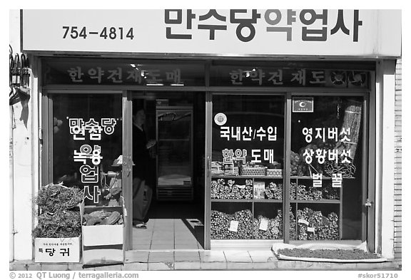 Roots in traditional medicine storefront. Daegu, South Korea (black and white)