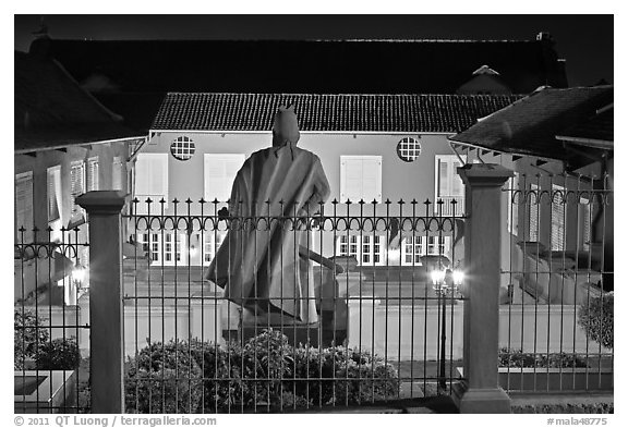 Statue and Stadthuys at night. Malacca City, Malaysia (black and white)