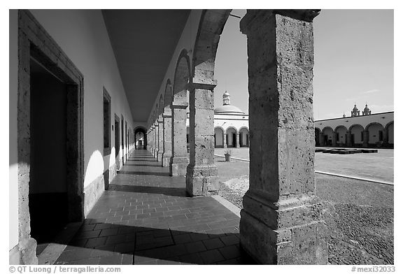 Deambulatory and main courtyard inside Hospicios de Cabanas. Guadalajara, Jalisco, Mexico