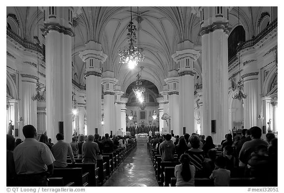 Evening mass in the Cathedral. Guadalajara, Jalisco, Mexico (black and white)