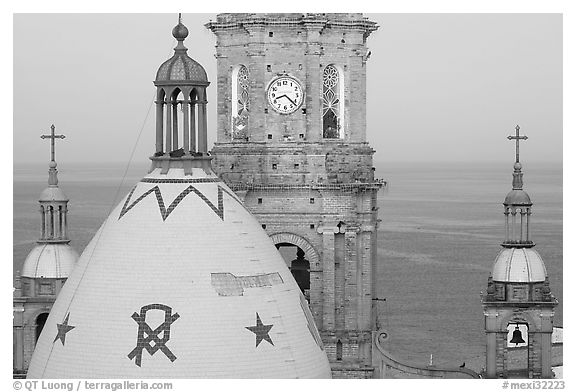 Templo de Guadalupe Cathedral and ocean, early morning, Puerto Vallarta, Jalisco. Jalisco, Mexico (black and white)