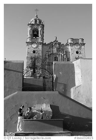 Girls in front of La Valenciana church, late afternoon. Guanajuato, Mexico