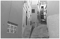 Steep and narrow alleyway. Guanajuato, Mexico ( black and white)
