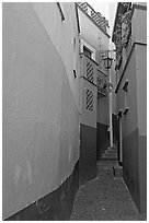 Callejon del Beso, the narrowest of the alleyways. Guanajuato, Mexico ( black and white)