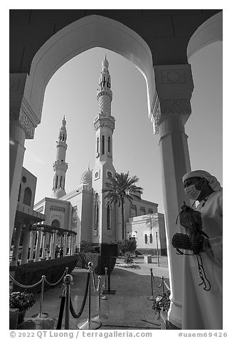 Man with falcon, Jumeira Mosque. United Arab Emirates (black and white)