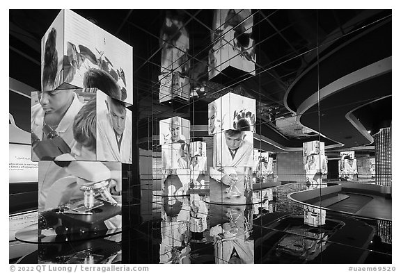 Moving and mirorred media cubes, exhibit 3, USA Pavilion. Expo 2020, Dubai, United Arab Emirates (black and white)