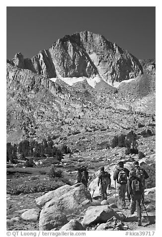 Hikers and Mt Giraud, Dusy Basin. Kings Canyon National Park, California