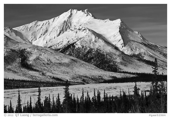 Brooks Range mountains in winter. Gates of the Arctic National Park, Alaska, USA.