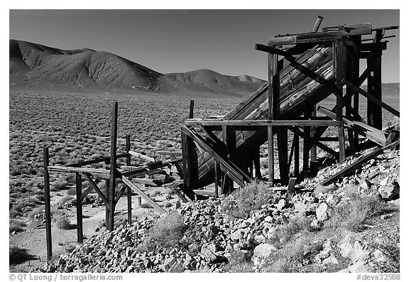 Cashier's mine in the Panamint Mountains, morning. Death Valley National Park (black and white)