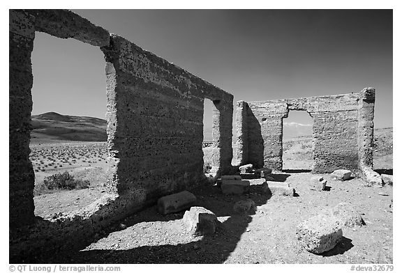 Ashford Mill Ruins. Death Valley National Park (black and white)