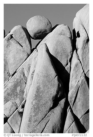 Spherical boulder jammed on top of triangular boulders, Jumbo rocks. Joshua Tree National Park (black and white)