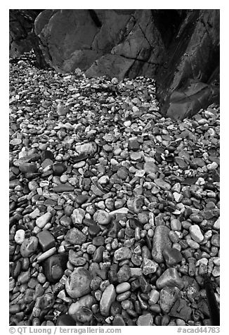Pebbles and rock slabs. Acadia National Park, Maine, USA.