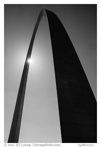 Gateway Arch with sunstar. Gateway Arch National Park (black and white)