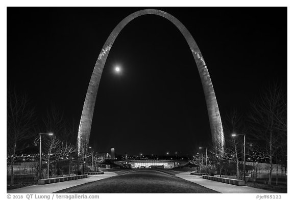 Arch at night and moon above new overpass. Gateway Arch National Park (black and white)