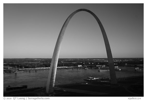Arch and Mississippi River from above at sunset. Gateway Arch National Park (black and white)