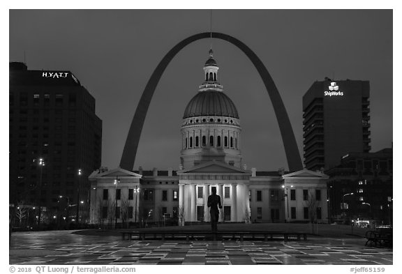 Old Courthouse, Arch, and downtown from Kiener Plaza at night. Gateway Arch National Park (black and white)
