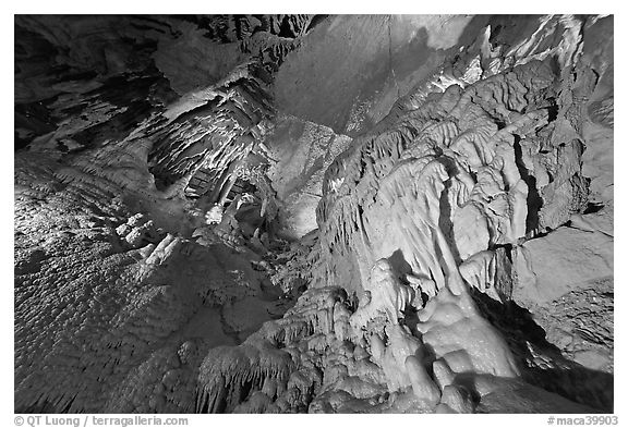 Flowstone, Frozen Niagara. Mammoth Cave National Park (black and white)
