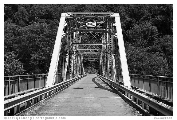 Tunney Hunsaker Bridge. New River Gorge National Park and Preserve (black and white)
