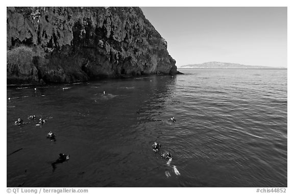 Divers, emerald waters, and steep cliffs, Annacapa island. Channel Islands National Park (black and white)