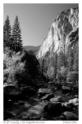 Kings River and cliffs in Cedar Grove. Kings Canyon National Park (black and white)