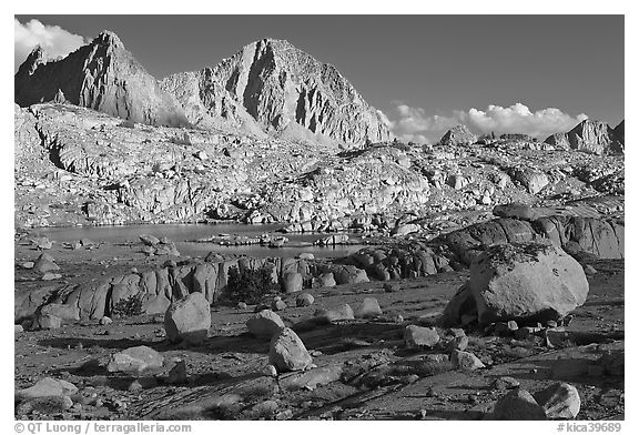 Glacial erratic boulders and mountains, Dusy Basin. Kings Canyon National Park (black and white)