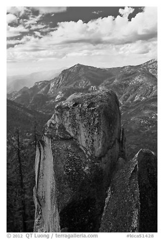 Outcrops and canyon of the Kings river. Kings Canyon National Park (black and white)