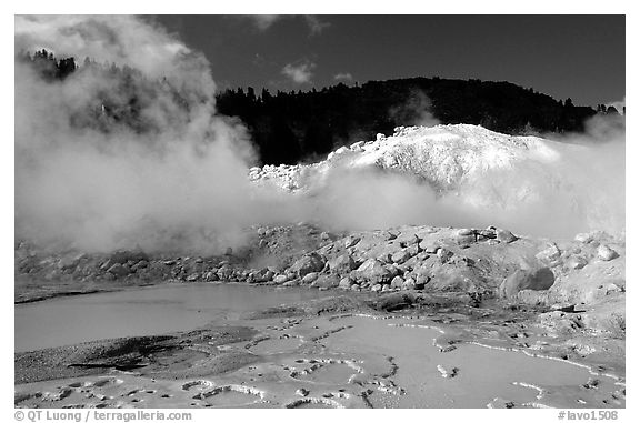 Mud cauldrons and fumeroles in Bumpass Hell thermal area. Lassen Volcanic National Park (black and white)