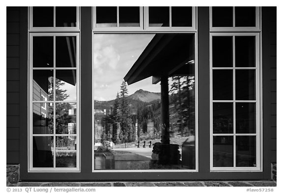 Brokeoff Mountain, Visitor Center window reflexion. Lassen Volcanic National Park (black and white)
