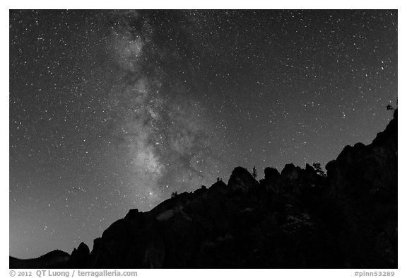 Rocky ridge and star-filled sky with Milky Way. Pinnacles National Park (black and white)