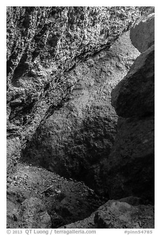 Rocks, Balconies Cave. Pinnacles National Park (black and white)