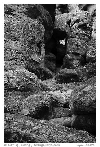 Stacked boulders, Bear Gulch. Pinnacles National Park (black and white)