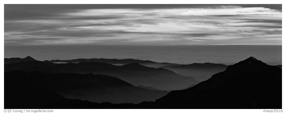 Ridges and sea of clouds. Sequoia National Park (black and white)