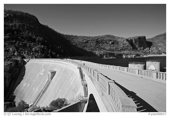 O'Shaughnessy Dam and Hetch Hetchy Reservoir. Yosemite National Park (black and white)