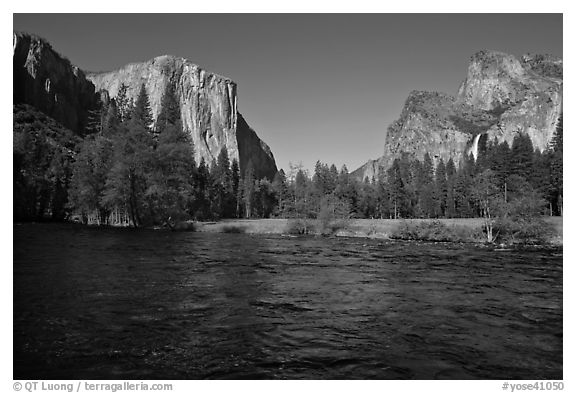 Valley View, Spring afternoon. Yosemite National Park (black and white)