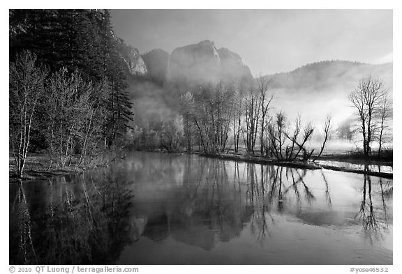 Merced River and early morning fog. Yosemite National Park (black and white)
