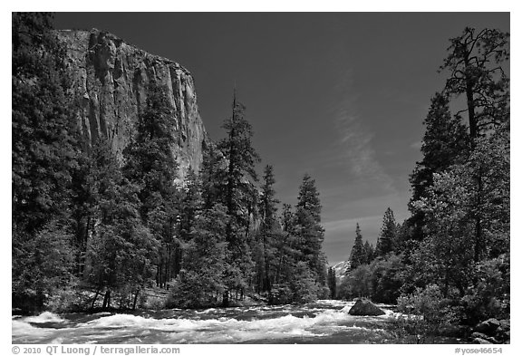 Merced River and El Capitan. Yosemite National Park, California, USA.