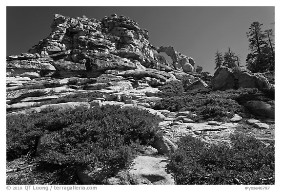 Indian Rock. Yosemite National Park (black and white)
